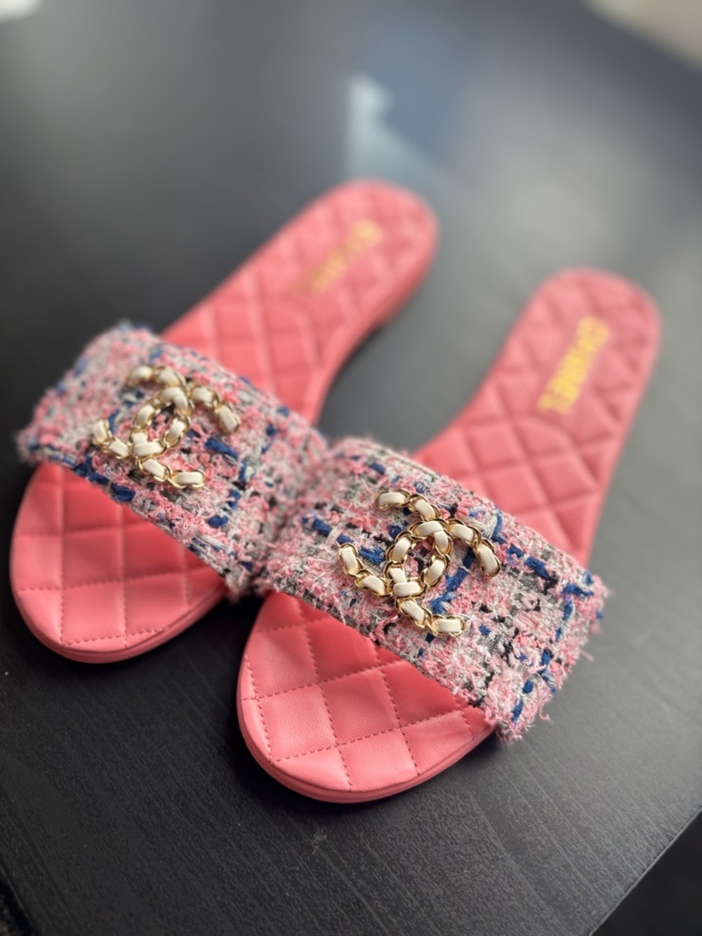 EUC CHANEL 23P Women’s Pink Tweed Slide Sandals with Gold Chain Accent Size 38.5